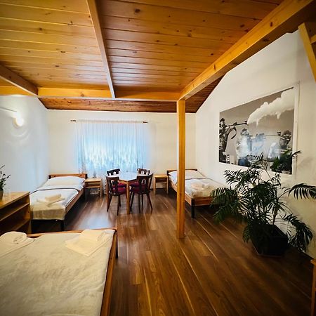 Bystra 94 Profibikers Hotell Exteriör bild