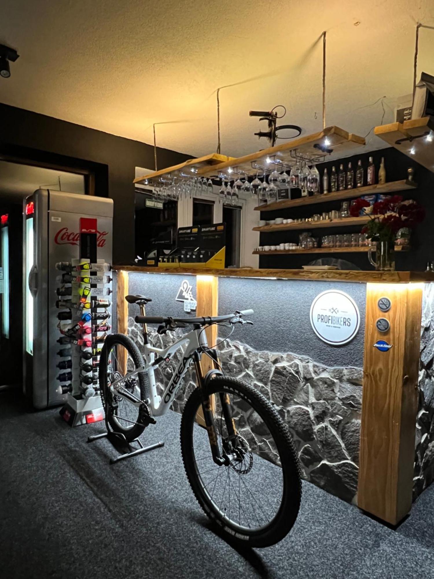 Bystra 94 Profibikers Hotell Exteriör bild