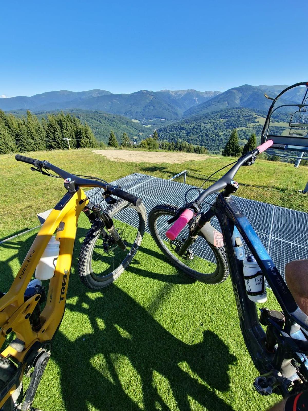 Bystra 94 Profibikers Hotell Exteriör bild